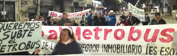 Nueva manifestación contra el metrobus Alberdi-Directorio