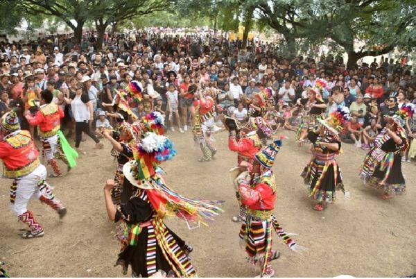 La colectividad Boliviana en Buenos Aires celebrÃ³ la Fiesta de Alasita en el Parque IndoamÃ©ricano