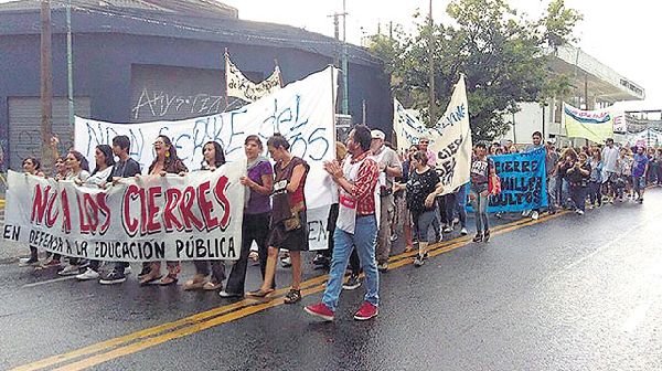 Protestas y paro docente por el cierre progresivo de escuelas nocturnas en la Ciudad