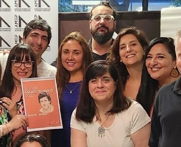 La UTPBA distinguiÃ³ a la AsociaciÃ³n Metropolitana de Editores PeriodÃ­sticos con el premio Mario Bonino 