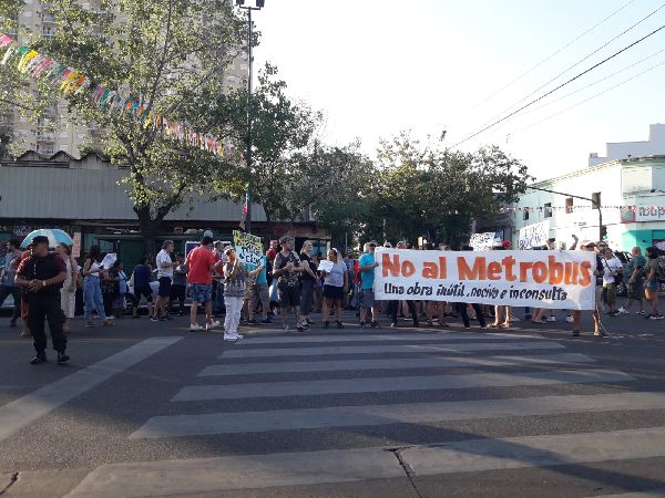 FÃ©rrea resistencia ciudadana al metrobus Alberdi- Directorio