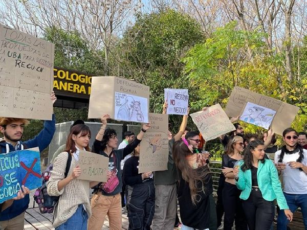 Ambientalistas, estudiantes y defensores de la  Reserva EcolÃ³gica Ciudad Universitaria - Costanera Norte se oponen a la construcciÃ³n de bares en el predio 