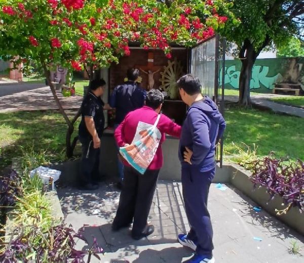 Linea Oeste Vandalizan la ermita de la Virgen de Lujan en el barrio de Liniers