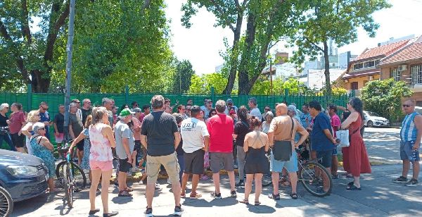 Linea Oeste Vecinos expresaron su preocupación frente a la privatización de un sector del Polideportivo Santojanni 
