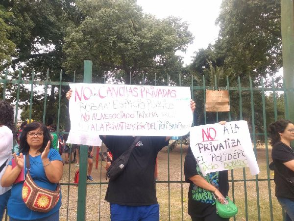 Linea Oeste Férrea oposición de los vecinos a la privatización del Polideportivo Santojanni