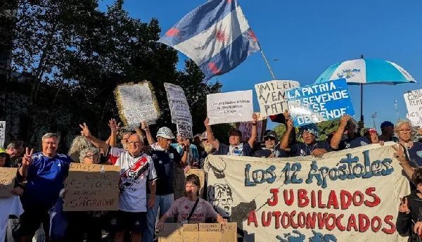 Los jubilados de los miércoles y su lucha por la dignidad 